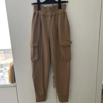 알리시아스탄 베이지 릴랙스핏 카고 팬츠