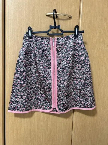 플라워 프린트 플레어 스커트 블랙과 핑크