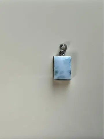 라리마 펜던트 탑