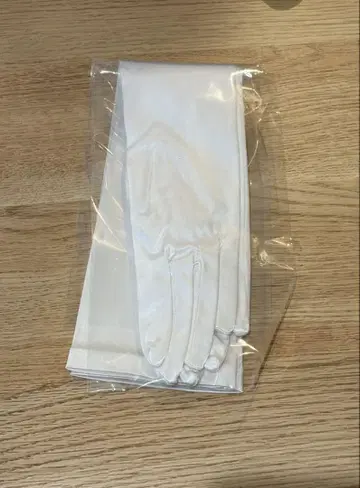 화이트 새틴 웨딩 그로브