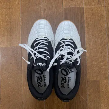 ATHLETA 풋살화 24.0cm 화이트/블랙