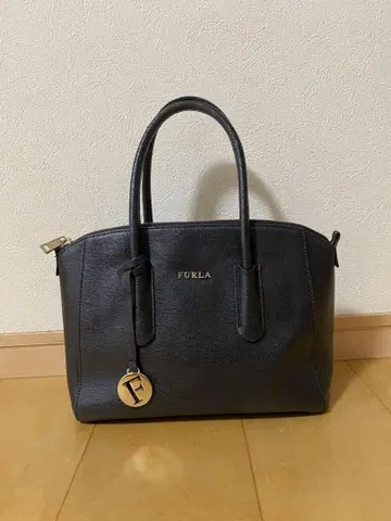 FURLA 블랙 핸드백