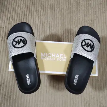 [ 새상품급 ] MICHAEL MICHAEL KORS 슬라이드 샌들 실버