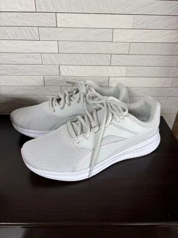 푸마 화이트 메쉬 러닝화 24cm