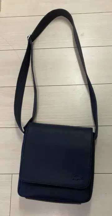 Lacoste 네이비 숄더백