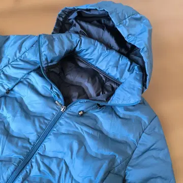 거의 새상품 블루 다운 자켓 M 후드 부착