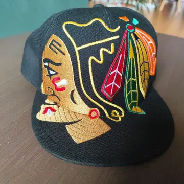 Mitchell & Ness 블랙호크스 캡