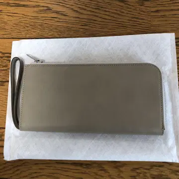 마가렛호웰 그레이 가죽 장지갑 지퍼식