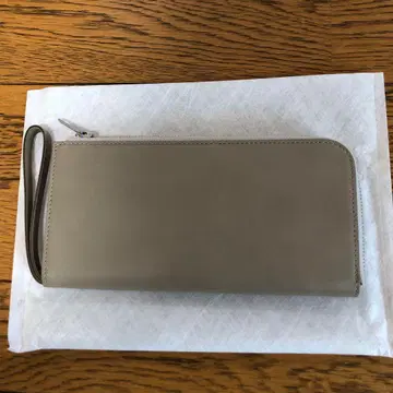 마가렛호웰 그레이 가죽 장지갑 지퍼식