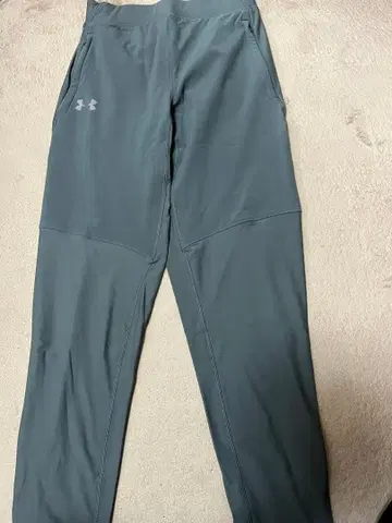 Under Armour 조거 팬츠 그레이