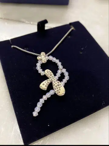 Swarovski 스와로브스키 목걸이 리본 모티브
