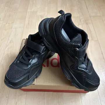 블랙 스포츠 슈즈 메쉬
