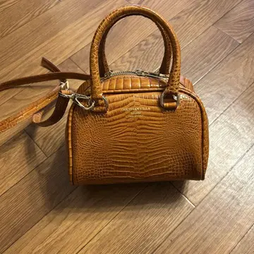 CHRISTIAN VILLA 크로커다일 무늬 숄더백