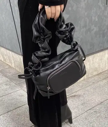 Moussy 블랙 숄더백 핸드백 프릴