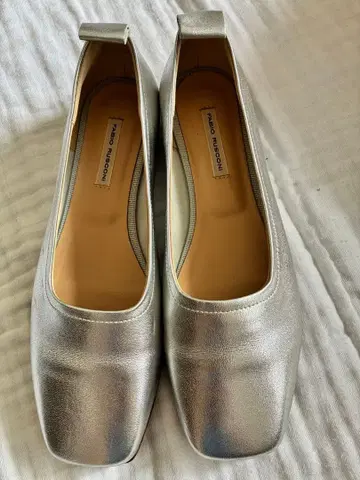 파비오 루스코니 스퀘어 플랫슈즈 실버 37 1/6까지 부재