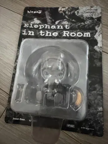 POP MART hirono Elephant in the Room