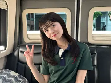 사이토 아스카 착용 Julie Kegels 그린 모노그램 피케 셔츠