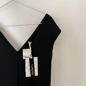 MAX&Co. 무릎 기장 원피스 블랙 42 정가 35000