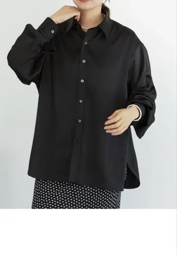 미사용 새상품 IENA BLACK 새틴 셔츠 2025SS 일본제