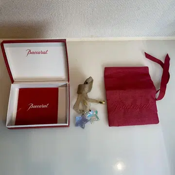 Baccarat 별 모양 페어 참 골드 리본