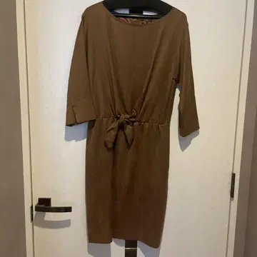 23구 브라운 허리 리본 포함 원피스