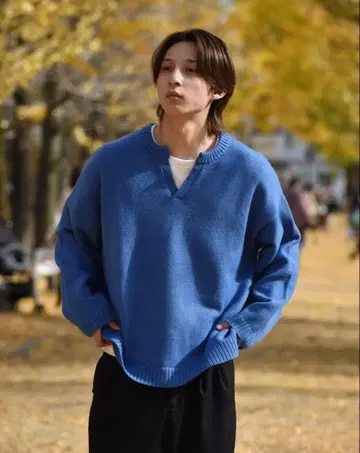 [ 새상품급 ] Mr.Creape V넥 두꺼운 원단 니트