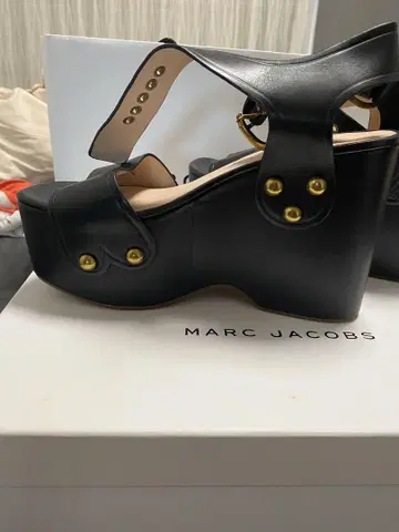 MARC JACOBS 블랙 플랫폼 샌들