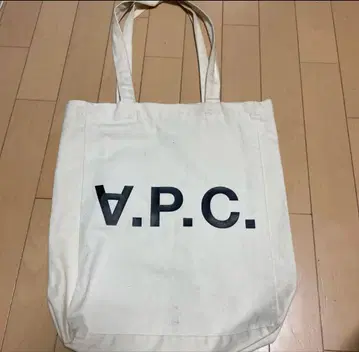 A.P.C. 로고 토트백 화이트
