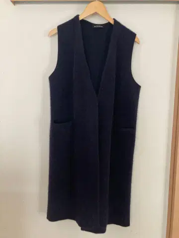 그린 레이블 릴랙싱 베스트 유나이티드 애로우즈
