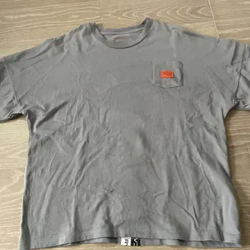 RVCA 그레이 T셔츠 포켓 부착