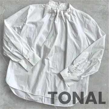 새상품급 TONAL 진주 하이넥 블라우스 화이트