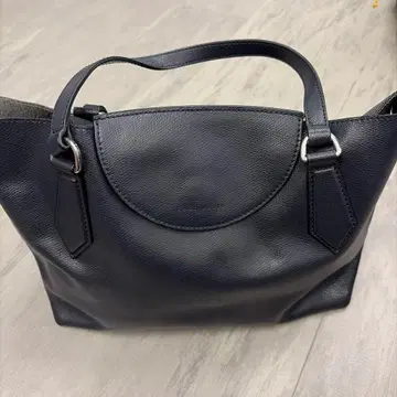 COCCINELLE 이탈리아 네이비 가죽 백 수험 연습 학교