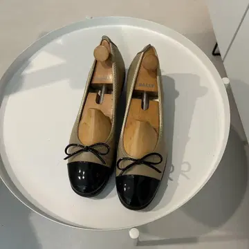힐즈아베뉴 펌프스