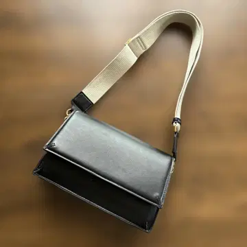 ZARA 플랩 크로스바디백 블랙