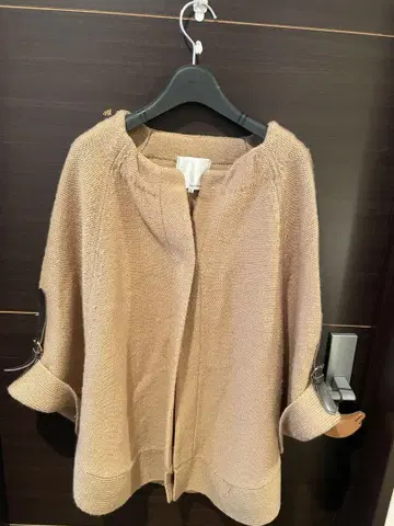 GOUTCOMMUN 베이지 판초