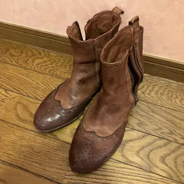 SAYA 메달리온 브라운 윙팁 부츠