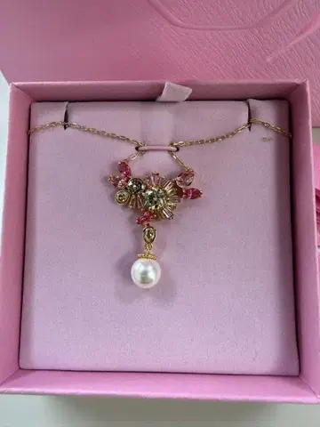 Swarovski 플라워 모티브 목걸이