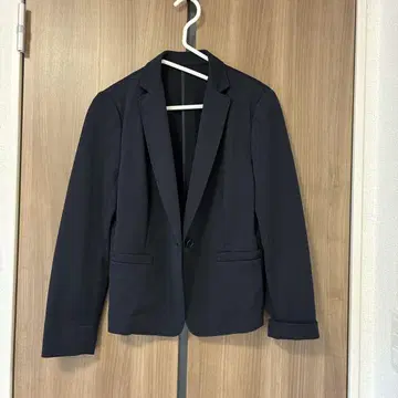 컴시즘 네이비 테일러드 자켓 저리 소재