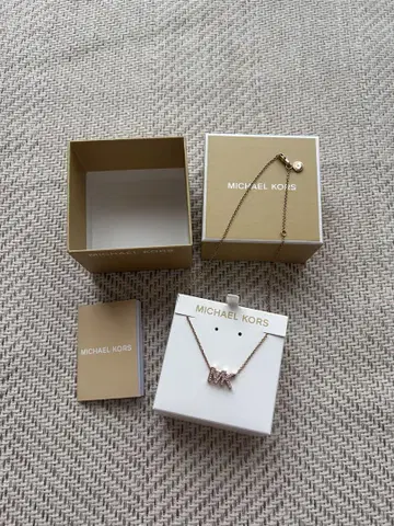 MICHAEL KORS 로고 목걸이