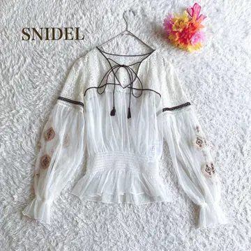 스나이델 [ Free ] 시어 소재 화이트 블라우스 레이스 개성적