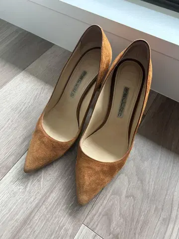 새상품급 펠리코 펌프스 카멜 컬러