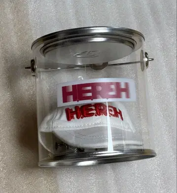 IU HEREH BALL CAP KEYRING 화이트