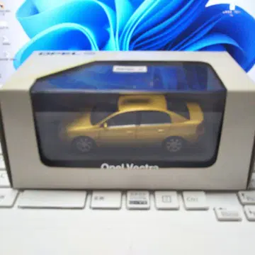 슈코 오펠 베크트라 1/43 딜러 미니카 9162890 귀중