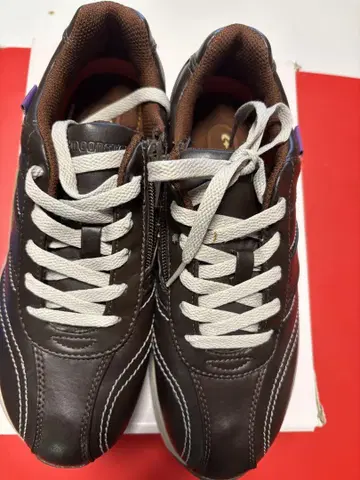 문스타 스니커즈