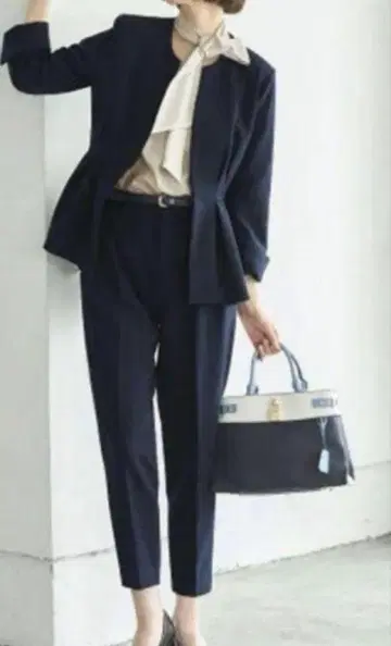 루일 에 부티크 노카라 허리 턱 페플럼 수트 셋업 3점