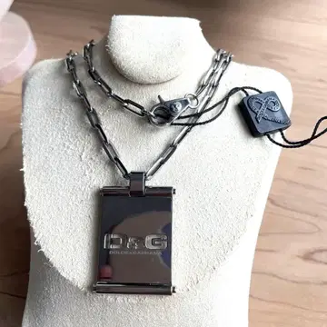 D&G 롱 목걸이