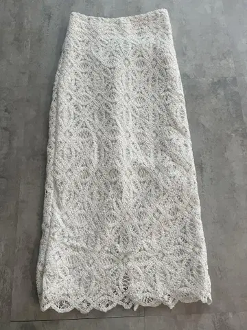 the Virginia 화이트 레이스 타이트 롱 스커트