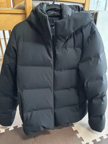 UNIQLO 블랙 심리스 다운 후드티 M 남성용 블랙