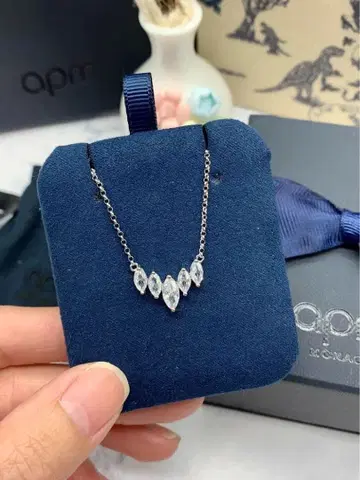 apm Monaco 멀티컷 스톤 목걸이