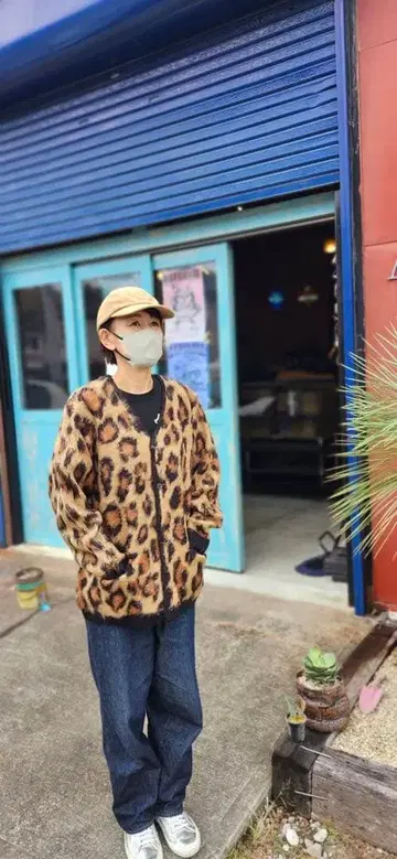 레오파드 무늬 모헤어풍 가디건